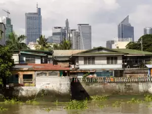 Rich and poor in Manila