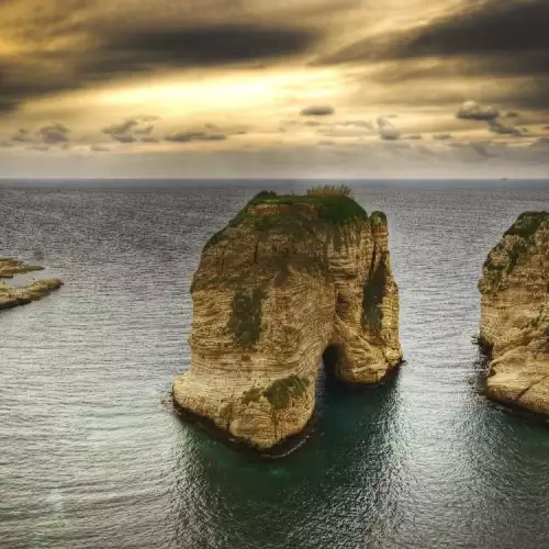 Peagons Rock Raouché in Beirut