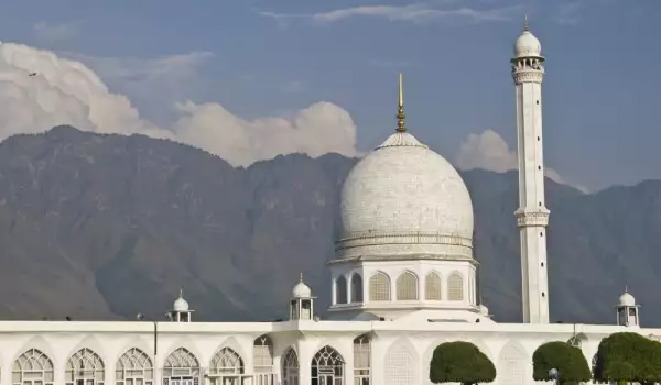 Hazratbal Shrine in Srinagar, India