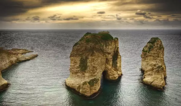 Peagons Rock Raouché in Beirut