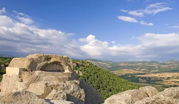 Thracian Tomb in Tatul